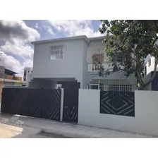 Hermosa Casa En Venta, Residencial Amalia, Autopista De San Isidro, Santo Domingo Este. República Dominicana