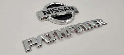 Nissan Pathfinder Emblemas  Foto 3