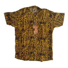 Camisa Estampada Ocre Para Hombre Cuello Militar. Tallas