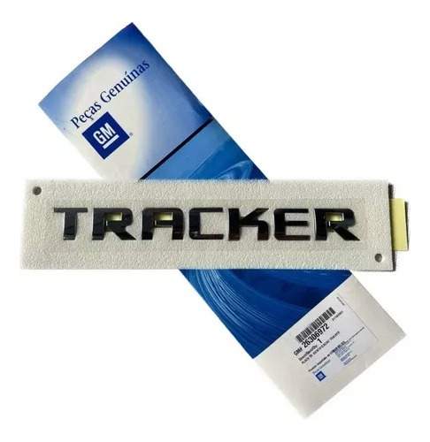 Emblema Trasero Letras Cromo Original Gm: Tracker 2021-2024 Foto 2