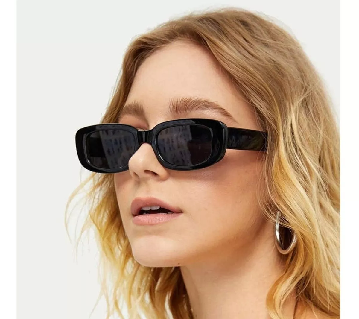 Óculos De Sol Retrô Futura Lente Preta Moda Feminina