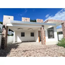 Exclusiva Casa En Proyecto Cerrado En Llanos De Gurabo