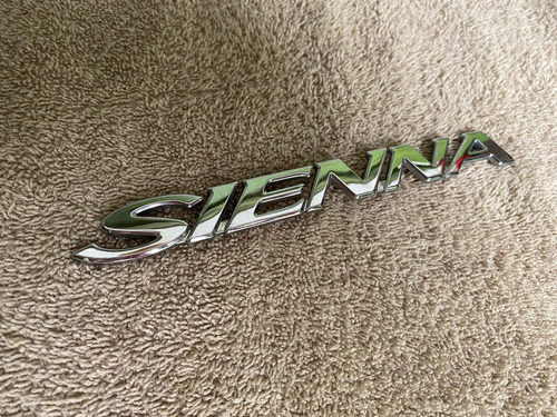 Emblema Palabra Toyota Sienna Original 19cm X 2cm  Foto 3