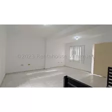 24-3193 Bello Townhouse En Obra Blanca Un Lienzo En Blanco Para Diseñarlo A Tu Gusto Y El De Tu Familia, Habitaciones Con Closets Y Amplio Patio, Conjunto Privado Con Vigilancia 24/7 Agua De Pozo