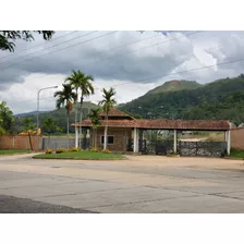 Oportunidad De Inversión En Venta Terreno En Esquina En Conjunto Privado En La Urb. Colinas De Guataparo! Consta De 455 M² Se Encuentra En Urbanización Cerrada Con Vigilancia 24/7, Con Áreas Sociales.