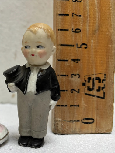 Figurita Antigua De Bebé Novio De Porcelana Bisque Negro