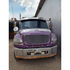 Freightliner 2013 M2 106 + Semirremolque Capri Origina 2019