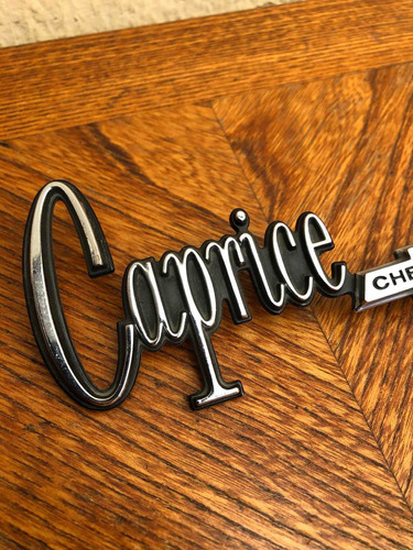 Emblema Caprice Chevrolet Oem Foto 2