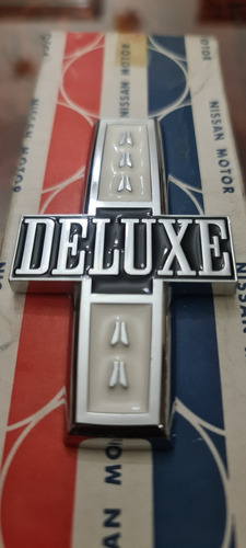 Emblema Datsun 510 Deluxe  Foto 3