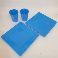 Set: Plato Cuadrado Rigido 20cm + Vaso 9cm Alto. Azul