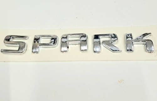 Emblema Letra Chevrolet Spark Foto 2