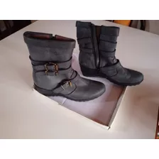 Botas Grises Simil Cuero