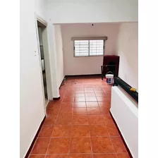 Casa De 2 Dormitorios Mas Altillo Primer Piso Por Esc. Luis Alberto De Herrera Casi Asilo Terraza Con Parrillero De Uso Exclusivo Miuy Linda Acepta Garantia Seguros Porto O Sura. 