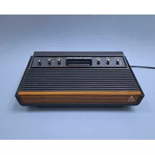Consola Atari 2600 Color Negro Y Marrón Madera + 12 Juegos