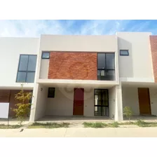 Casa En Venta En La Cantera