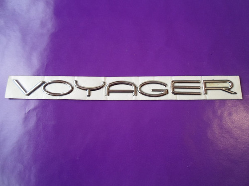 Emblema Voyager Letras Foto 5