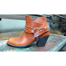 Bota Texana De Mujer, En Cuero Base Negra 