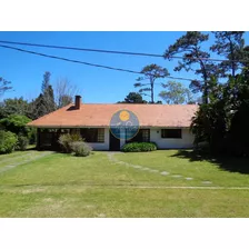 En Venta, Con Muy Buen Terreno, Cómoda Casa, Punta Del Este, Zona Ideal Todo El Año