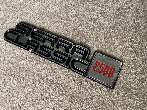 Emblema Lateral Gmc Sierra Classic 2500 Plastico Original Foto 3