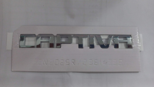 Emblema De Letras Originales Cajuela Chevrolet Captiva 21-24 Foto 2