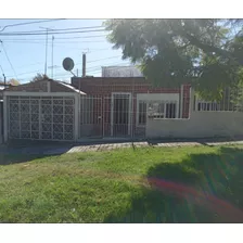 Casa En Venta De 2 Dormitorios C/ Cochera En Cerro