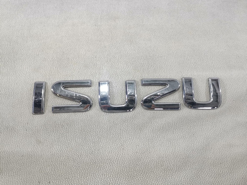 Emblema Isuzu Delantero Letras Isuzu Elf 400 Mod 2008-2018 Foto 3