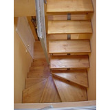 Escaleras exteriores de madera