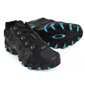 botinha oakley azul