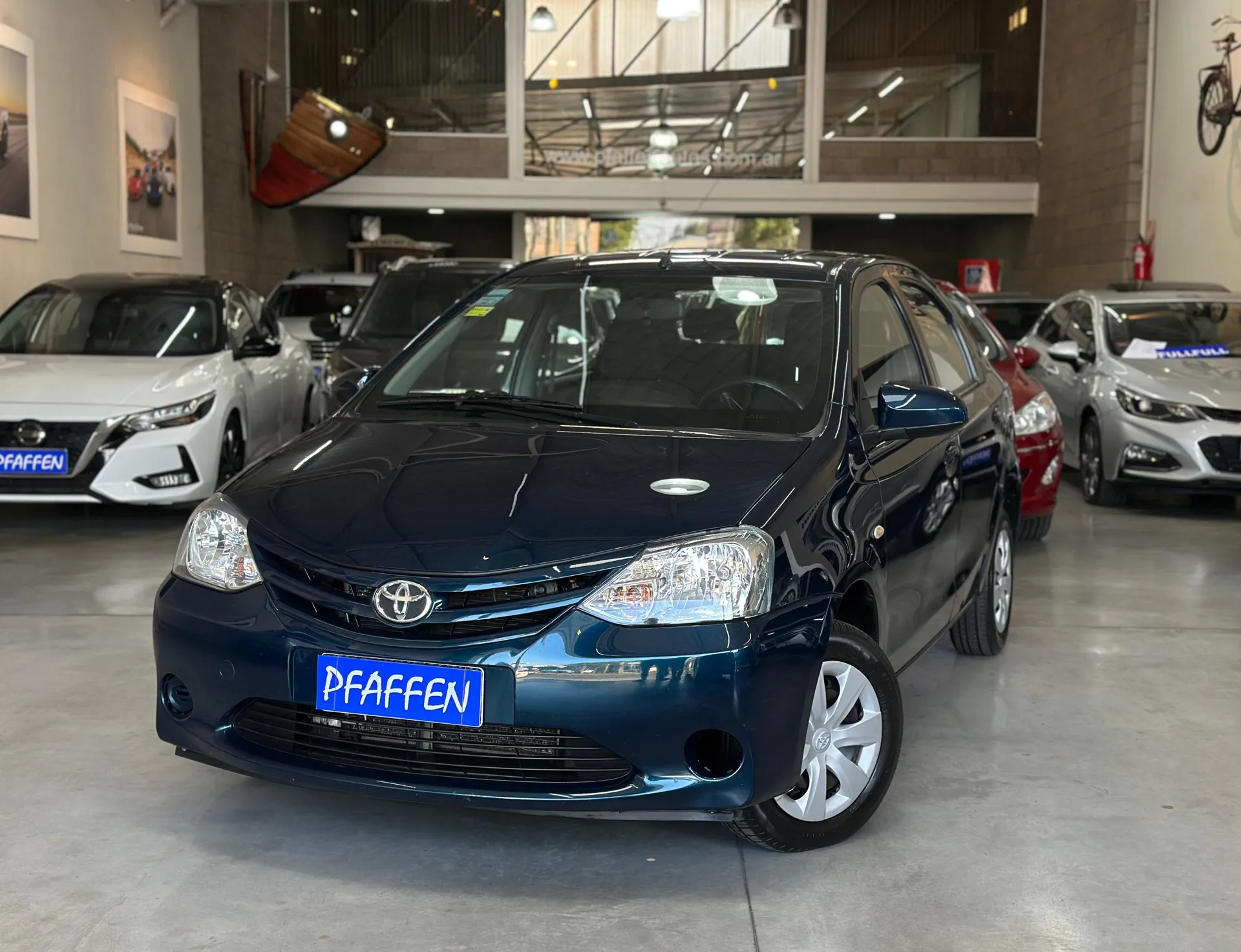 Toyota Etios 1.5 Sedan Xs Pfaffen Autos J