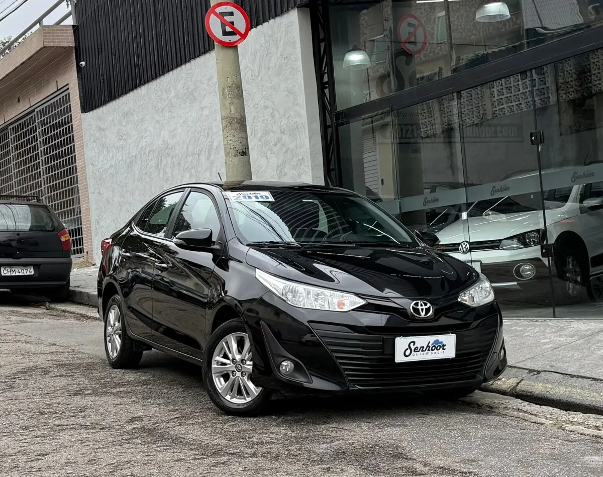 Toyota Yaris Sedán 1.5 Xl 16v Cvt 4p