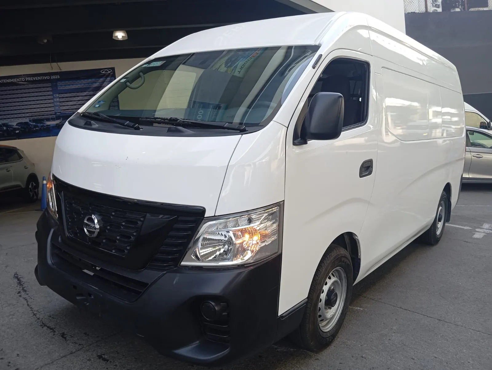Nissan Urvan 2019 4p Amplia L4/2.5 Man A/a P/seg