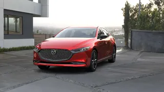 Vista delantera de un Mazda 3 sedán 2026