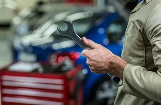 primer-plano-de-herramienta-llave-mecánico