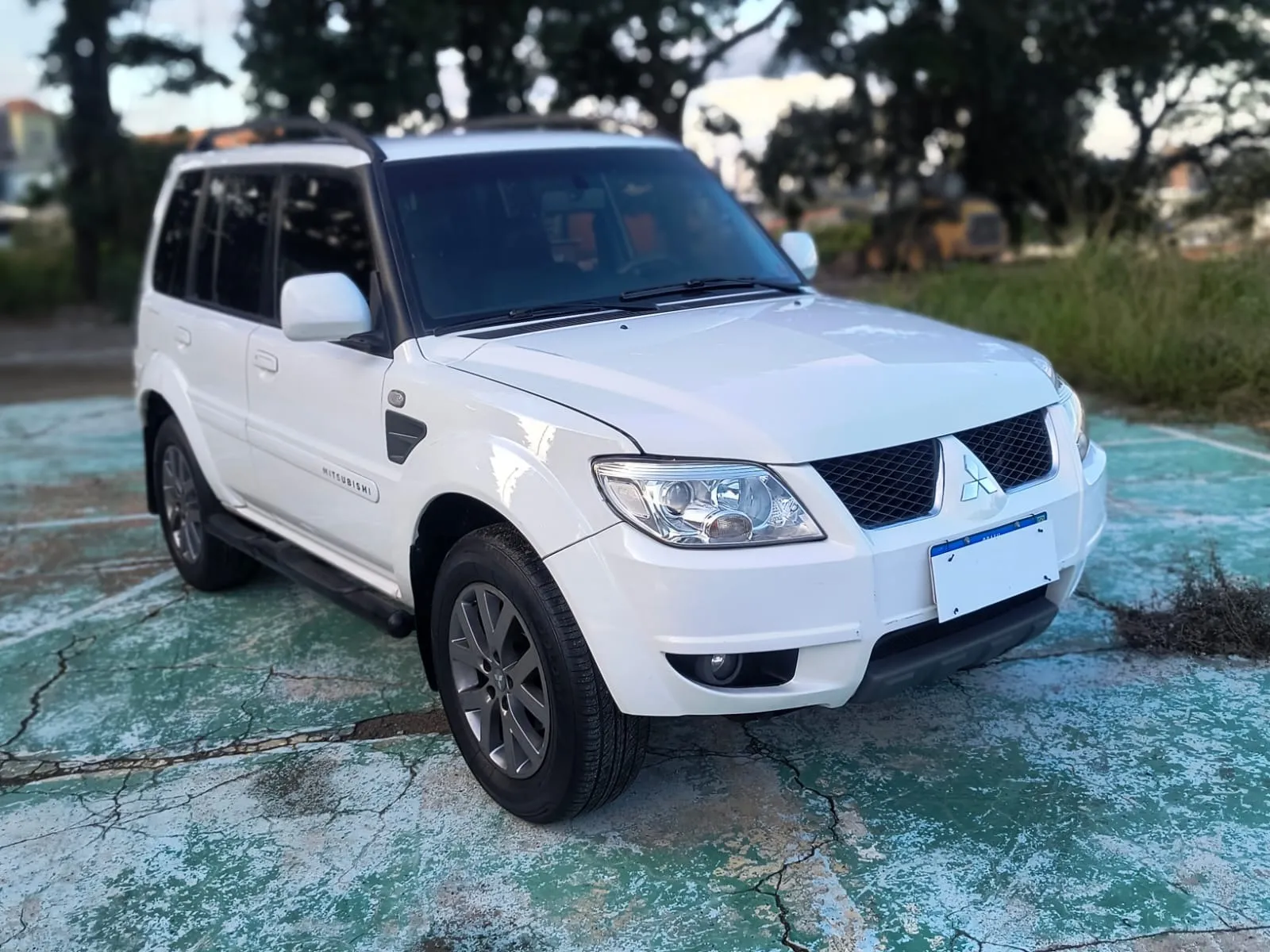Mitsubishi Pajero Tr4 2.0 4x2 Flex Aut. 5p