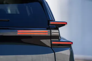 O novo C5 Aircross é feito sobre a plataforma STLA Medium da Stellantis.