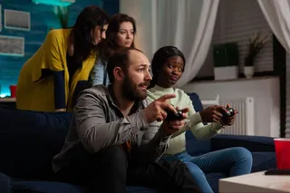 amigos jogando videogame