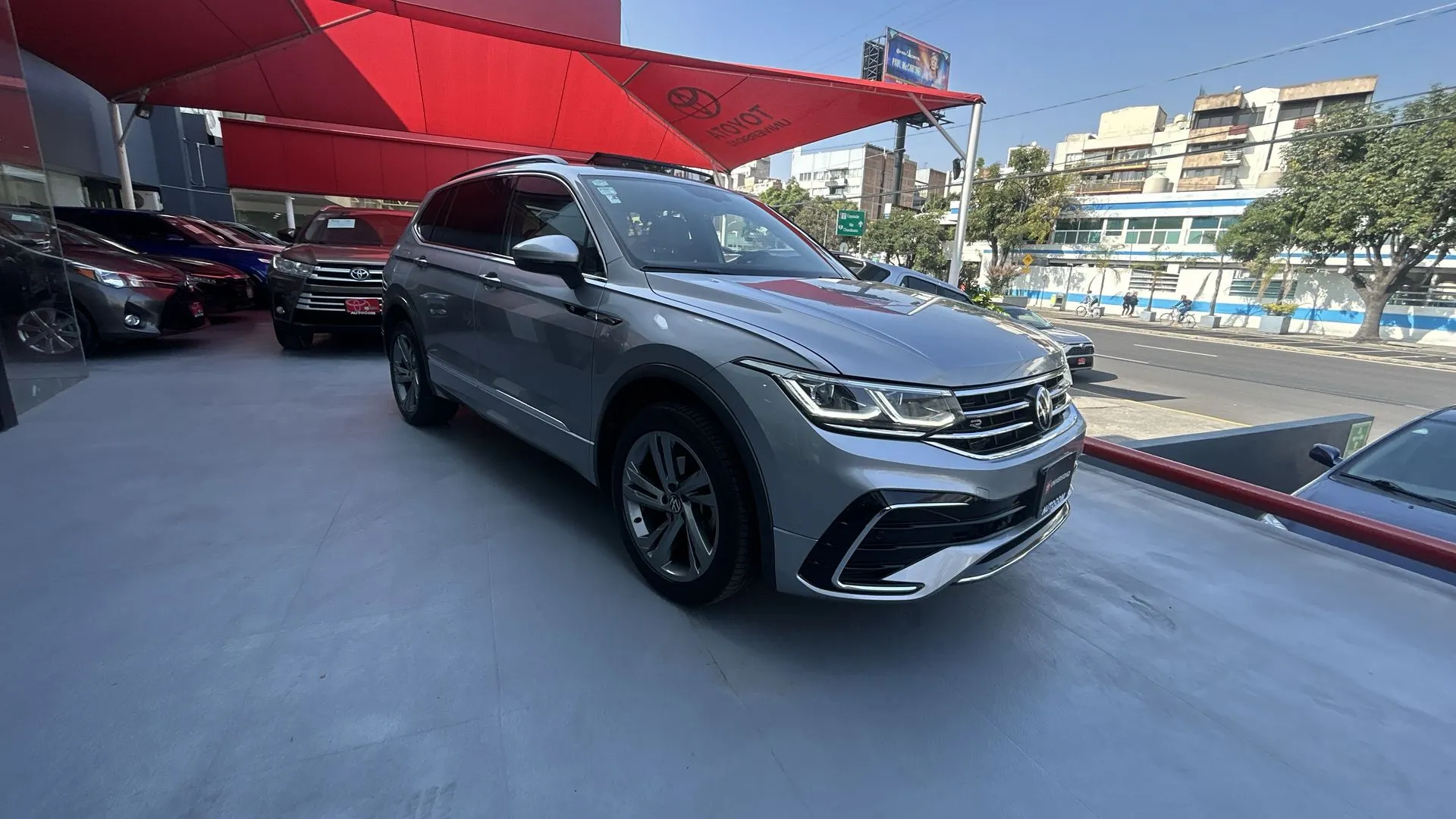 Volkswagen Tiguan R-line 1.4 Long Drive 