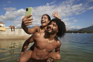 Pareja tomándose una foto