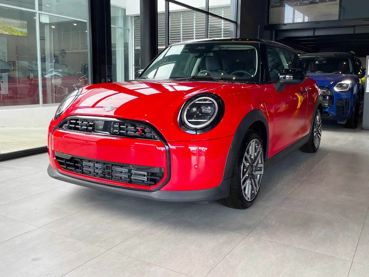 Mini Cooper S (automático) 2025