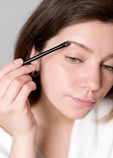 TODO LO QUE NECESITAS SABER SOBRE los serums de crecimiento para cejas