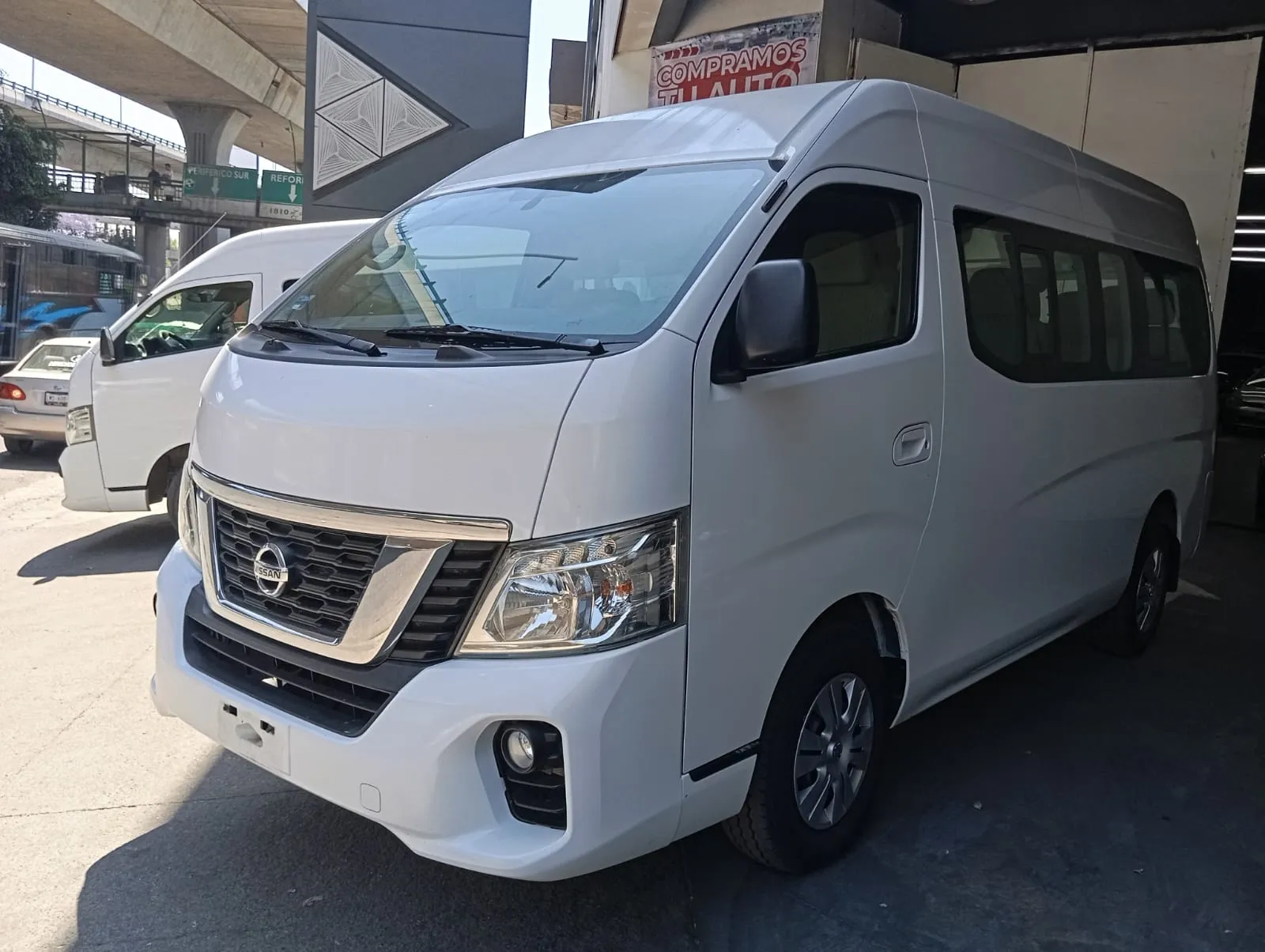 Nissan Urvan 2020 4p Amplia L4/2.5 Man 15/pas P/seg