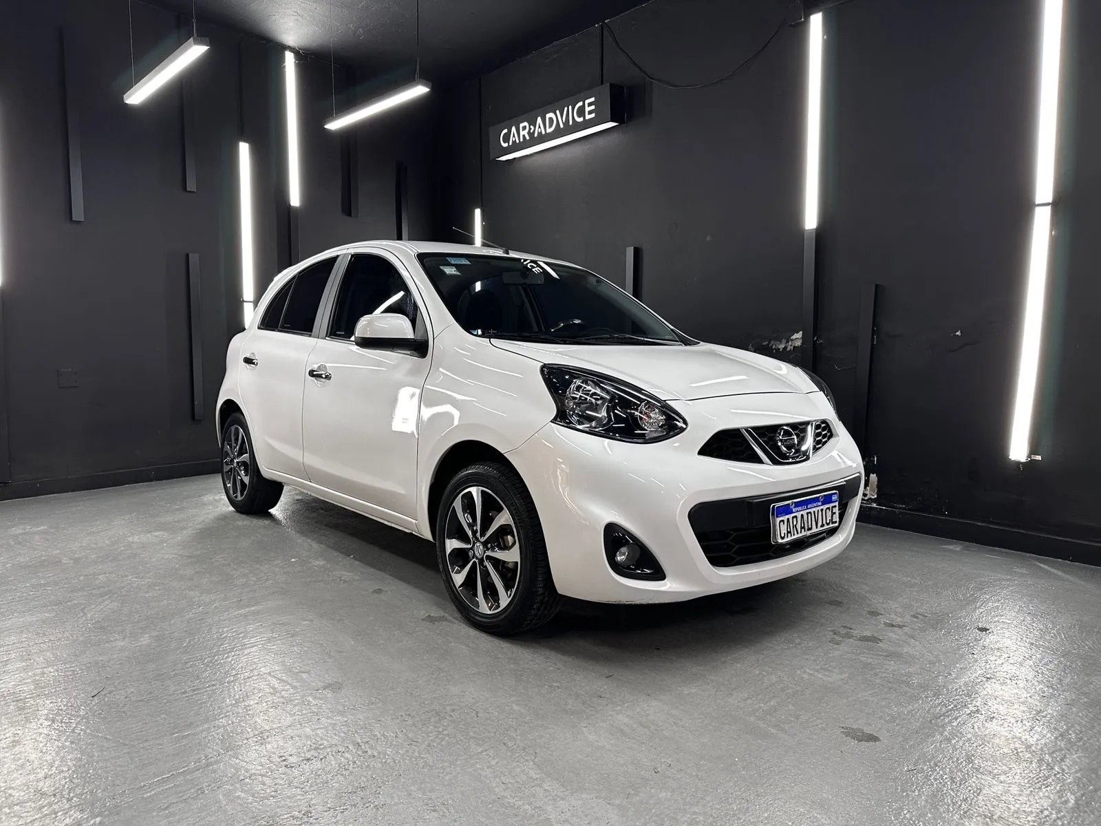 Nissan March 1.6 Advance Media-tech At L16