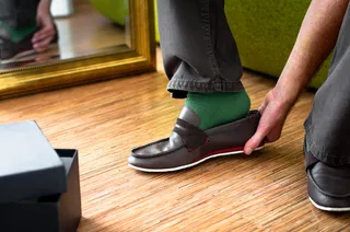 Cómo usar el mocasín con suela dentada en looks casuales y relajados