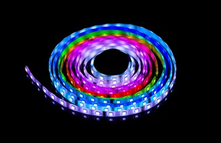 fita de led colorida enrolada
