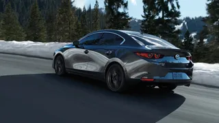 Mazda 3 sedán 2026.