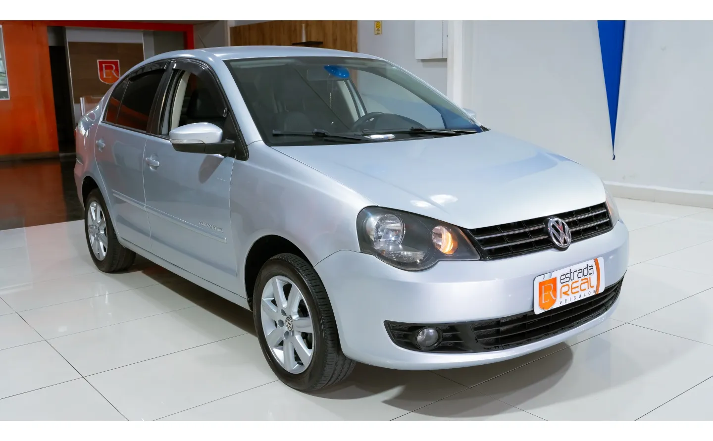 Volkswagen Polo Sedan 1.6 Mi Comfortline 8v Flex 4p Automati