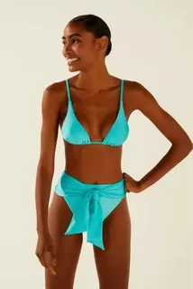 Descubra el estilo único de la moda playera con Água de Coco