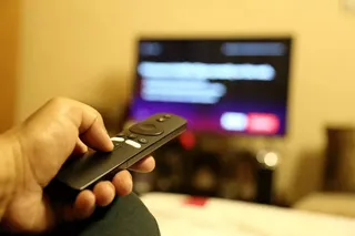 descubra como saber si su television es smart tv 