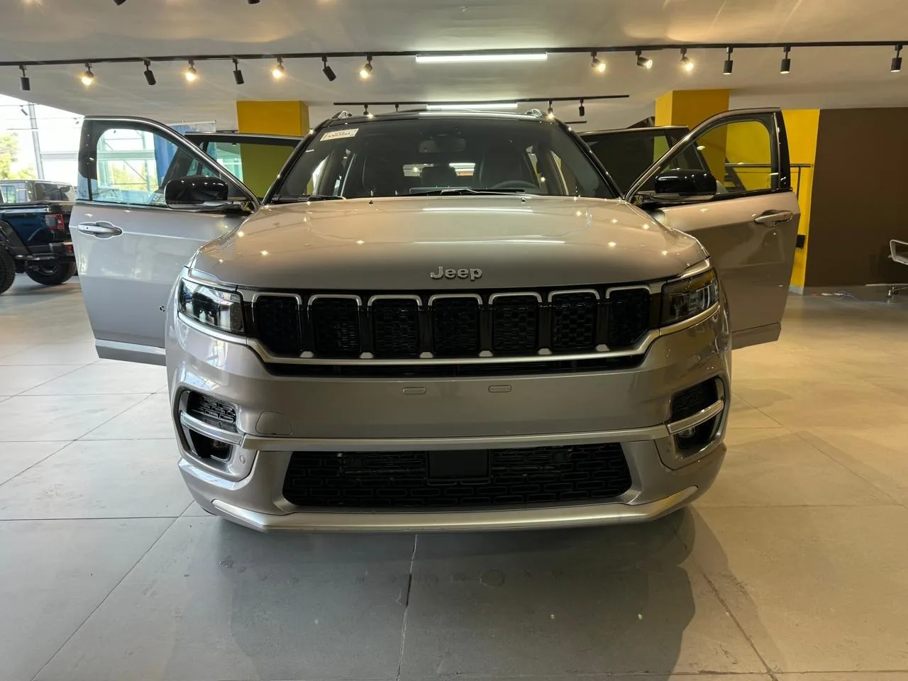 Jeep Commander 1.3 Overland Fwd At