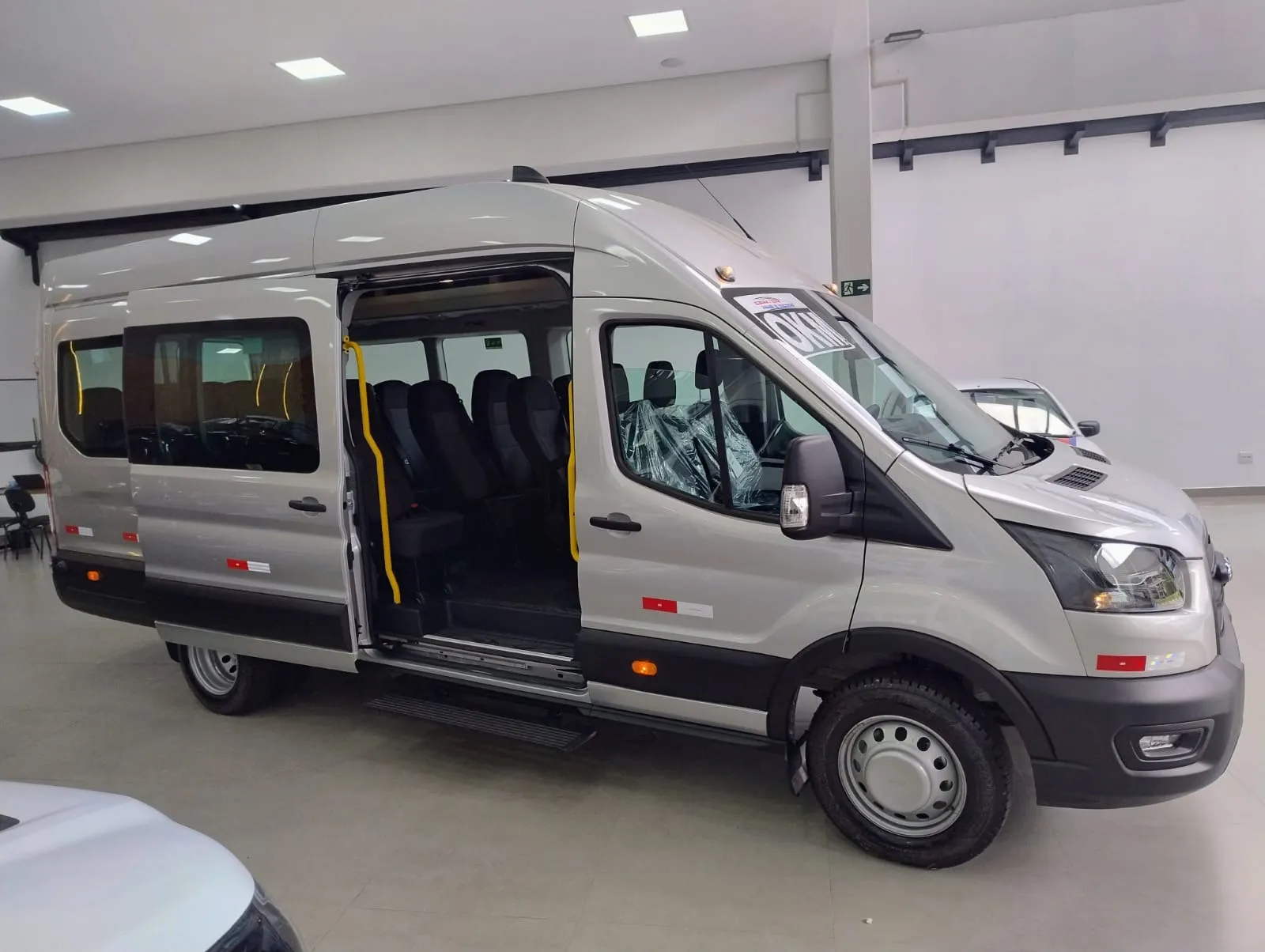 Ford Transit Executiva 17+1 Lugares 2025 0km Prata 5p